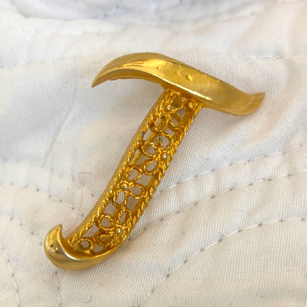 Mamselle 1960s Signed Initial T Filigree Gold Brooch